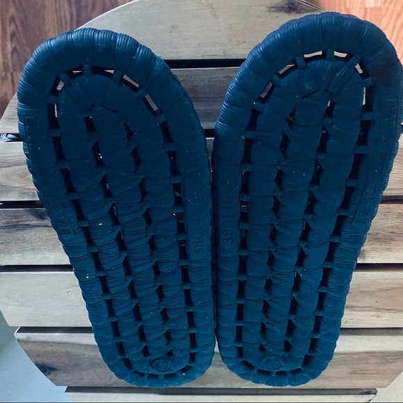 TECS Sandals, Perfect for water usage.  Size 9/40 - Picture 4 of 4